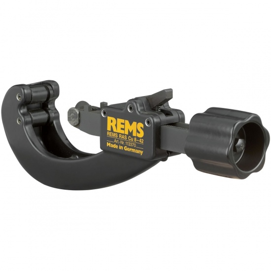 Ручной труборез Rems RAS Cu до 64 - это прочный высококачественный инструмент для резки медных труб ⅜ – 2½" (8 – 64 мм). Легкая подача, точный ход диска по трубе.